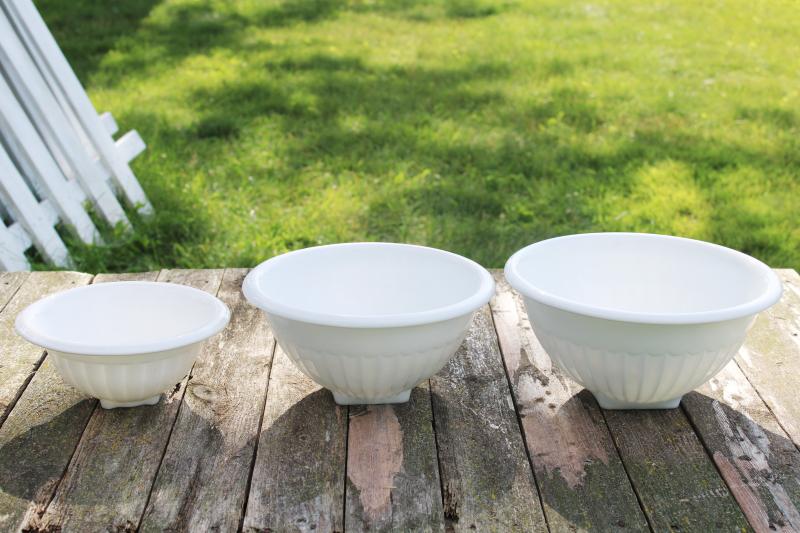 photo of 1930s vintage Vitrock milk glass white depression glass nesting mixing bowls set #1