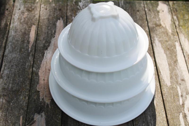 photo of 1930s vintage Vitrock milk glass white depression glass nesting mixing bowls set #3