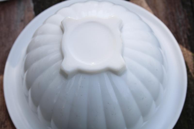 photo of 1930s vintage Vitrock milk glass white depression glass nesting mixing bowls set #8