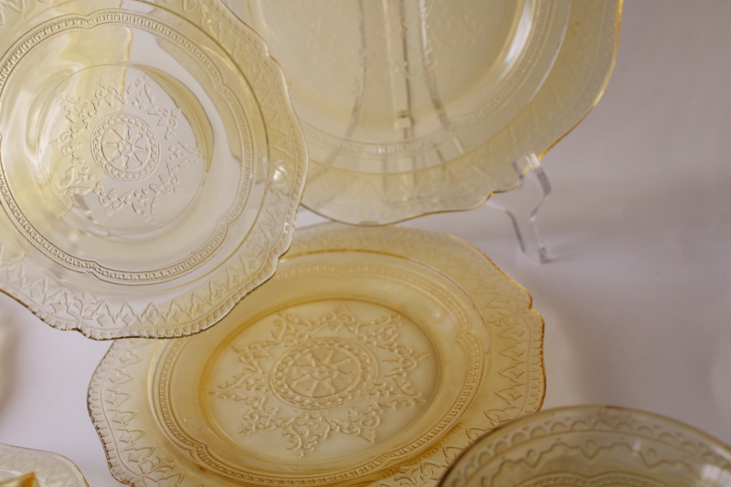 photo of 1930s vintage amber yellow depression glass set for 2, spoke pattern Patrician   #2