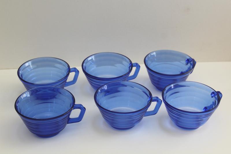 photo of 1930s vintage blue depression glass cups, large teacups Hazel Atlas Moderntone #1