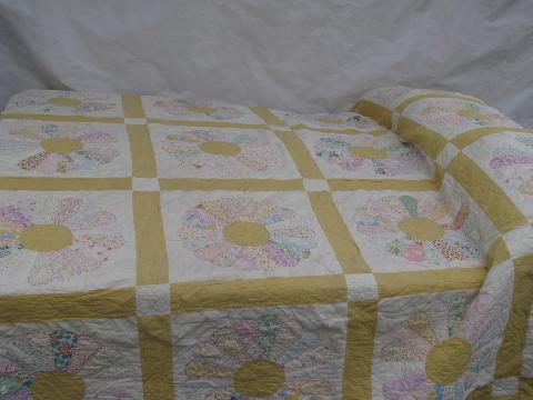 photo of 1930's vintage dresden plate pattern patchwork quilt, old cotton prints #1