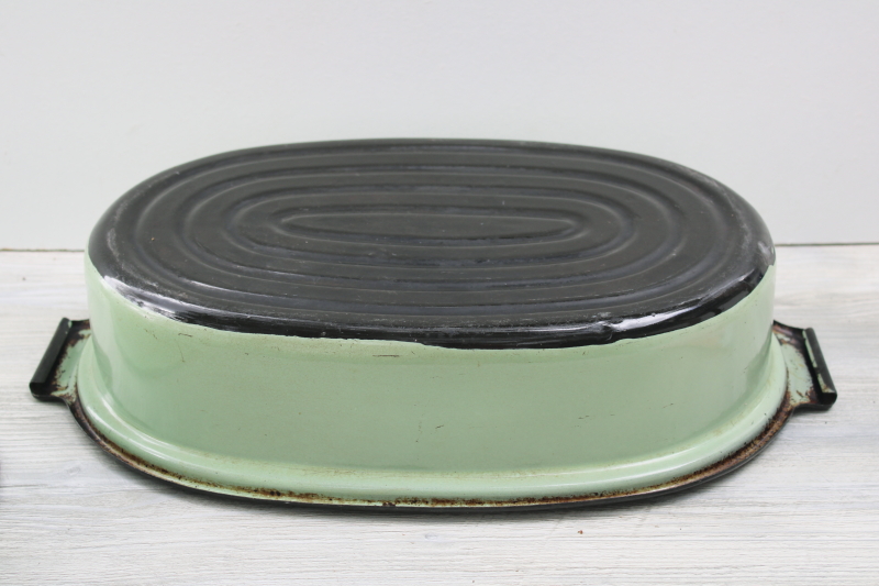 photo of 1930s vintage enamelware roaster, art deco jadite green enamel w/ black roasting pan w/ cover #7