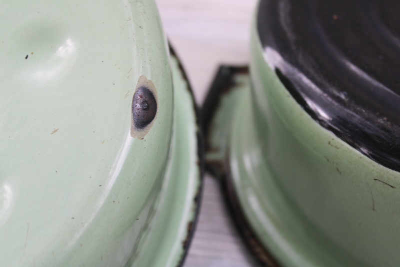 photo of 1930s vintage enamelware roaster, art deco jadite green enamel w/ black roasting pan w/ cover #8