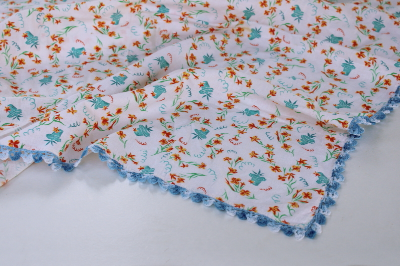 photo of 1930s vintage flowered print cotton feed sack fabric, kitchen tablecloth w/ crochet lace #4