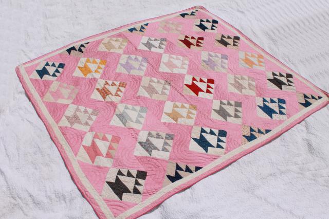 photo of 1930s vintage hand-stitched quilt, lovely old cotton fabric patchwork blocks #1