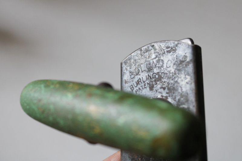photo of 1930s vintage jar opener w/ green painted wood handle, Edlund Pop Off jar & bottle opener #6