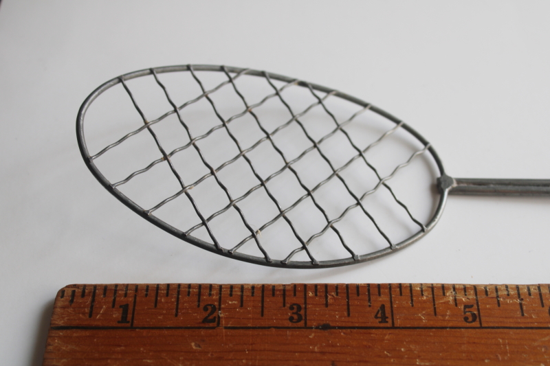 photo of 1930s vintage kitchen utensil spoon shaped crimped wire paddle whisk egg beater  #2