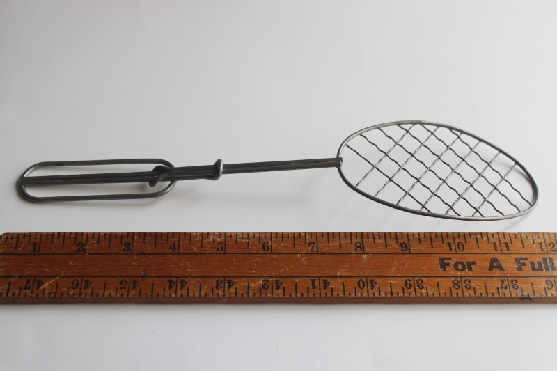 photo of 1930s vintage kitchen utensil spoon shaped crimped wire paddle whisk egg beater  #3