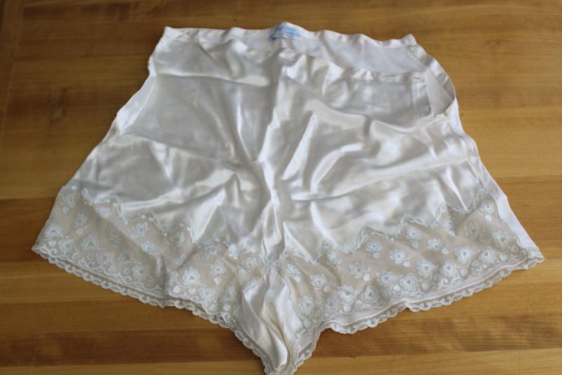 photo of 1930s vintage lingerie, rayon satin tap pants, lace trimmed boy shorts panties #1