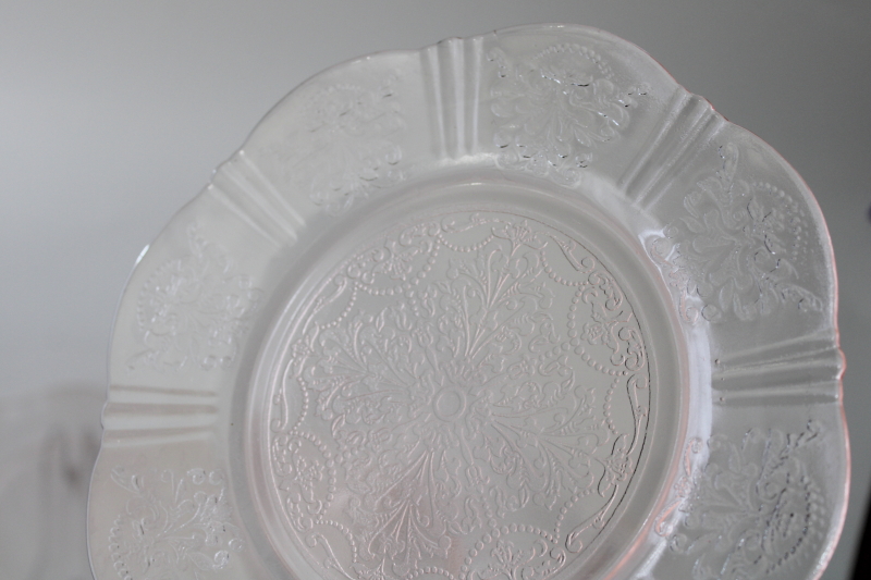 photo of 1930s vintage pink depression glass plates set of 6, American Sweetheart MacBeth Evans #2