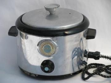 catalog photo of 1930s vintage round Nesco roaster oven electric slow cooker