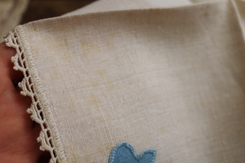 photo of 1930s vintage table linens, small tablecloth & napkins flax rayon w/ crochet & applique flowers #5