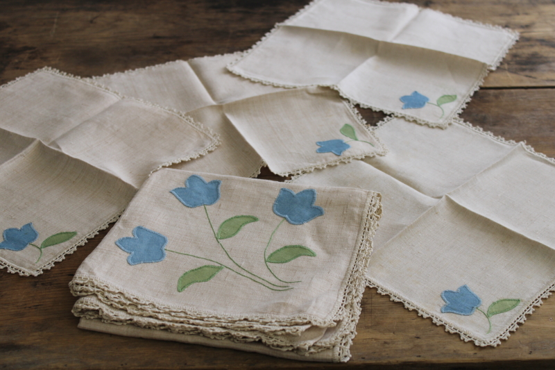 photo of 1930s vintage table linens, small tablecloth & napkins flax rayon w/ crochet & applique flowers #6