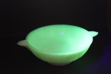 catalog photo of 1930s vintage uranium glow glass, art deco bowl ivory custard color depression glass