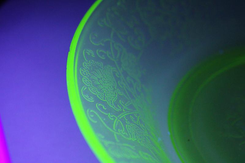 photo of 1930s vintage uranium green depression glass bowl, poppy floral Hazel Atlas Florentine #2