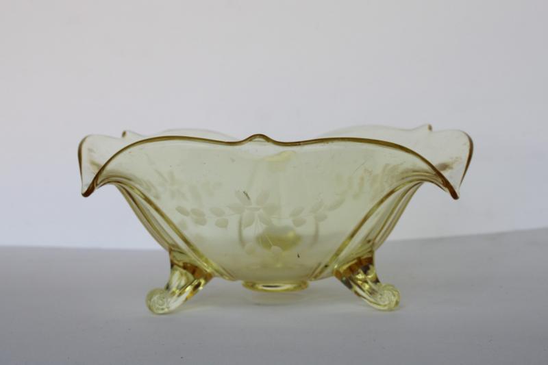 photo of 1930s yellow depression glass, vintage Jubilee pattern three toed bowl Lancaster glass #1