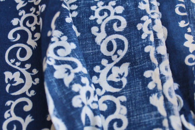 photo of 1940s 50 vintage 36 inch wide cotton fabric, floral scroll striped white on navy blue #2