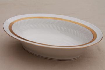 catalog photo of 1940s 50s Theodore Haviland Embassy china laurel border wide gold band oval serving bowl