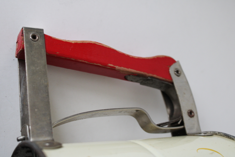 photo of 1940s 50s vintage Androck flour sifter Dutch tulips red flowers pattern #5