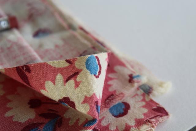 photo of 1940s 50s vintage cotton feed sack fabric, white & blue daisy flowers on pink #4