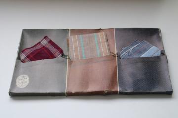catalog photo of 1940s 50s vintage men's cotton handkerchiefs in original box, dapper pocket squares w/ colored borders 