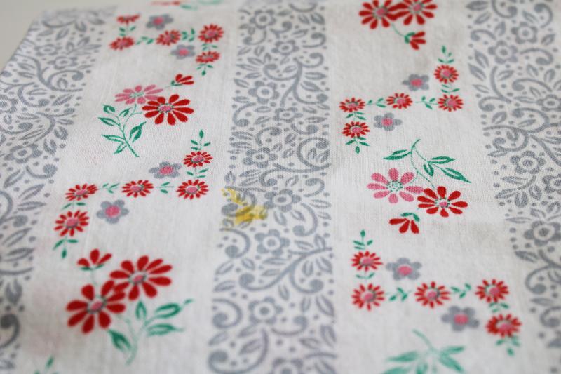 photo of 1940s 50s vintage print cotton feedsack fabric, little daisies w/ floral stripe #2