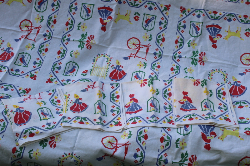 photo of 1940s 50s vintage printed cotton kitchen tablecloth & napkins, girls in sunbonnets & hats, flower arbors  #2