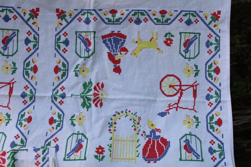 photo of 1940s 50s vintage printed cotton kitchen tablecloth & napkins, girls in sunbonnets & hats, flower arbors  #3