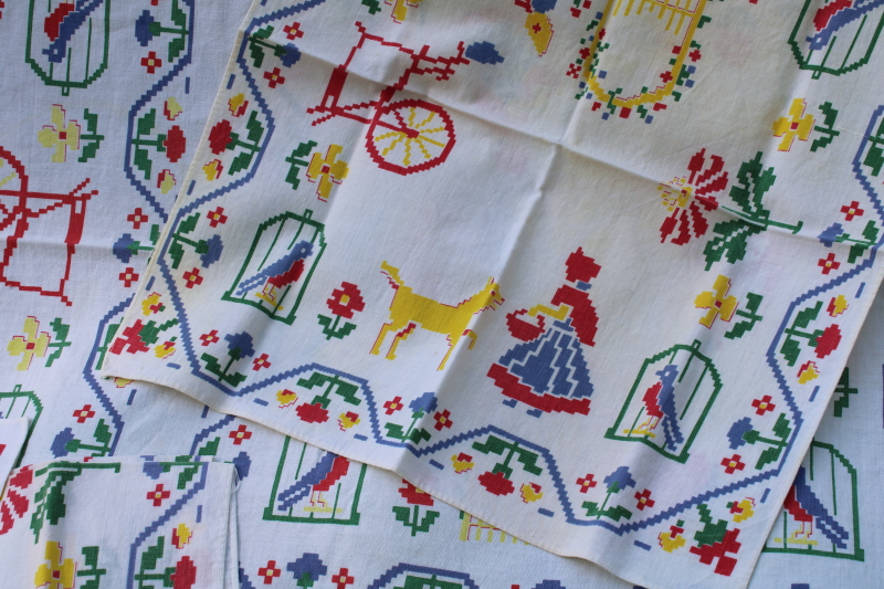 photo of 1940s 50s vintage printed cotton kitchen tablecloth & napkins, girls in sunbonnets & hats, flower arbors  #5