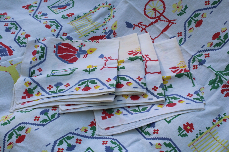 photo of 1940s 50s vintage printed cotton kitchen tablecloth & napkins, girls in sunbonnets & hats, flower arbors  #6