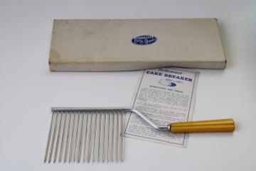 catalog photo of 1940s Hollywood cake breaker, vintage kitchen utensil w/ yellow bakelite handle