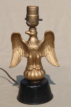 catalog photo of 1940s vintage Federal eagle lamp w/ cast metal figure, patriotic Americana