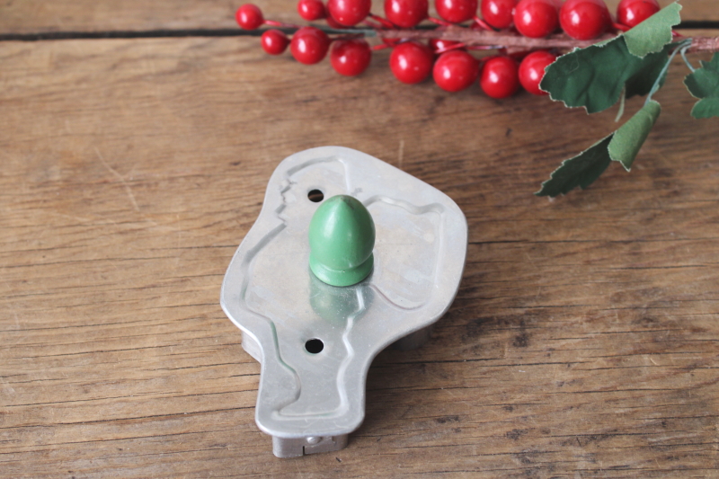 photo of 1940s vintage Santa cookie cutter, green wood knob aluminum cookie cutter  #1