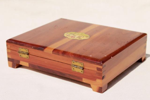 photo of 1940s vintage cedar wood box w/ hunt scene, dresser box for bridge set playing cards  #5