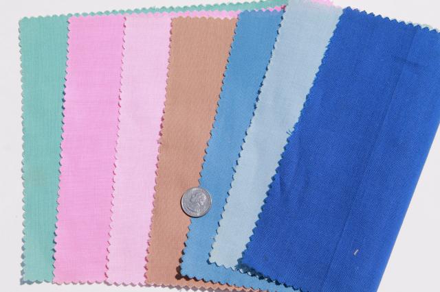 photo of 1940s vintage fabric swatches, sample books of prints & solid colored cotton fabrics #4