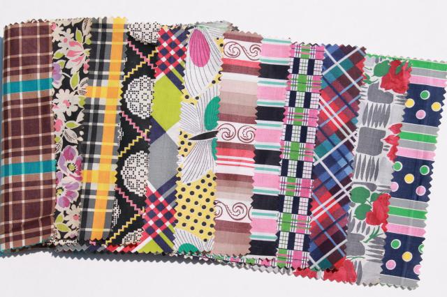 photo of 1940s vintage fabric swatches, sample books of prints & solid colored cotton fabrics #11