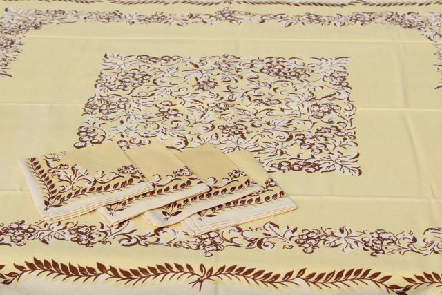 photo of 1940s vintage linens, print cotton kitchen tablecloth & napkins set, floral on creamy yellow #1