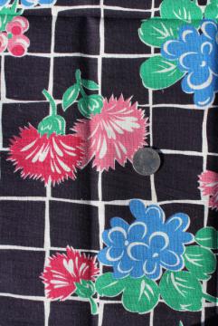 catalog photo of 1940s vintage print cotton feed sack fabric, flowers on midnight blue black