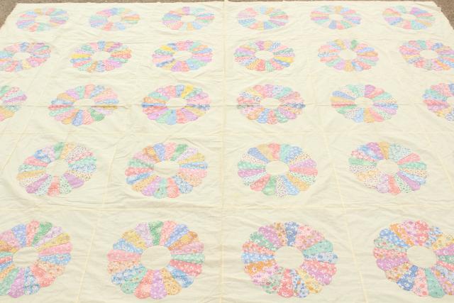 photo of 1940s vintage quilt top, print dresden plate flower circles on unbleached cotton #5