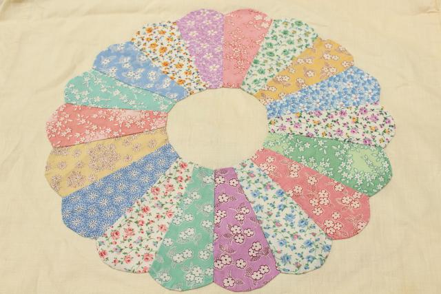 photo of 1940s vintage quilt top, print dresden plate flower circles on unbleached cotton #10