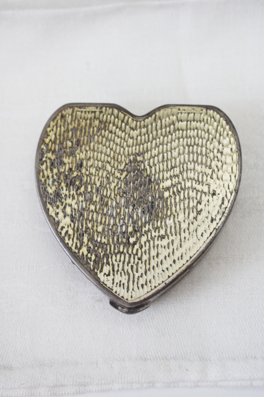 photo of 1940s vintage sterling silver powder compact, heart shape engraved Dotty  #3