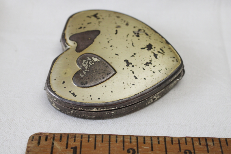 photo of 1940s vintage sterling silver powder compact, heart shape engraved Dotty  #4