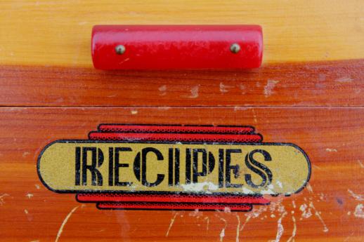 photo of 1940s vintage wood recipe box, cedar chest recipe card file w/ red bakelite handle #3