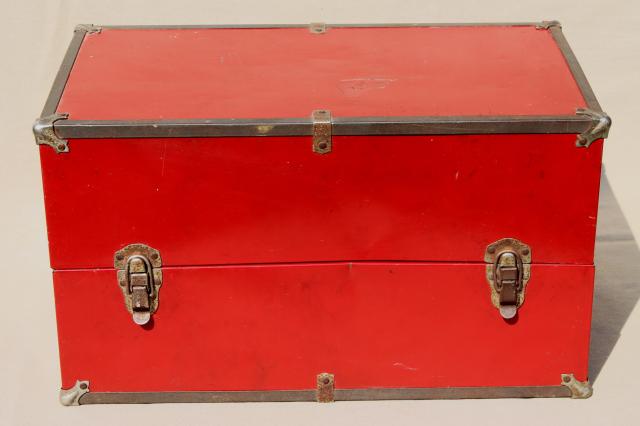 photo of 1950s - 60s vintage metal suitcase doll trunk travel case, retro red plaid #5