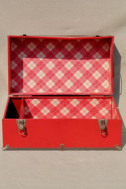 photo of 1950s - 60s vintage metal suitcase doll trunk travel case, retro red plaid #6