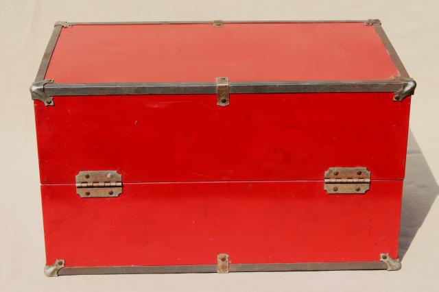 photo of 1950s - 60s vintage metal suitcase doll trunk travel case, retro red plaid #8