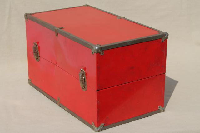 photo of 1950s - 60s vintage metal suitcase doll trunk travel case, retro red plaid #9