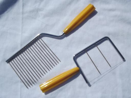 photo of 1950s cake breaker and cheese slicer set, golden corn yellow bakelite handles #2