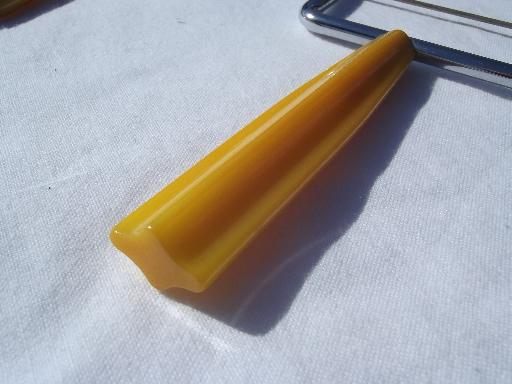 photo of 1950s cake breaker and cheese slicer set, golden corn yellow bakelite handles #3